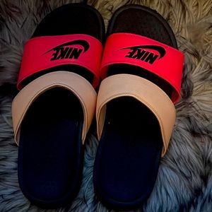 Nike slides, very good